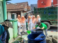 Ikut Droping Air Bersih ke Beberapa Desa